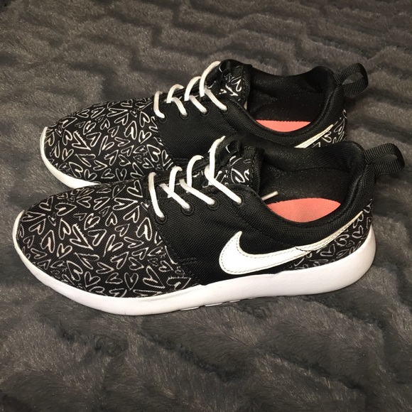 Nike Roshe Run Print GS Black Heart Design Shoes